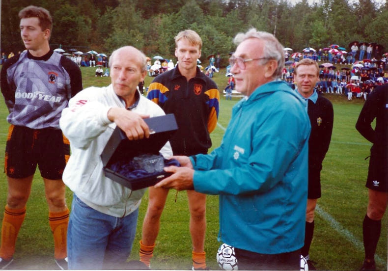 billy receives award sweden 93